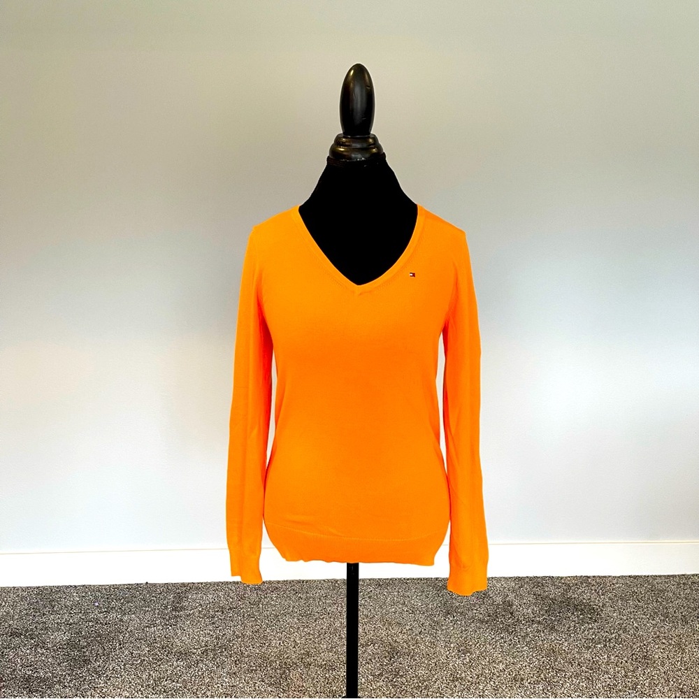 Tommy Hilfiger women’s V Neck Sweater Size Medium Bright Orange